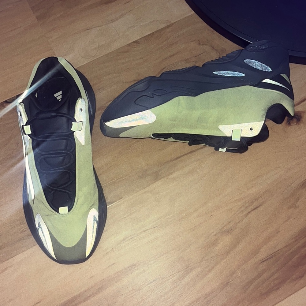 Yeezy 700s Brand New Never Worn